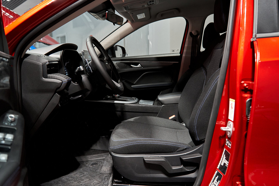 Haval Jolion Техно +, красный