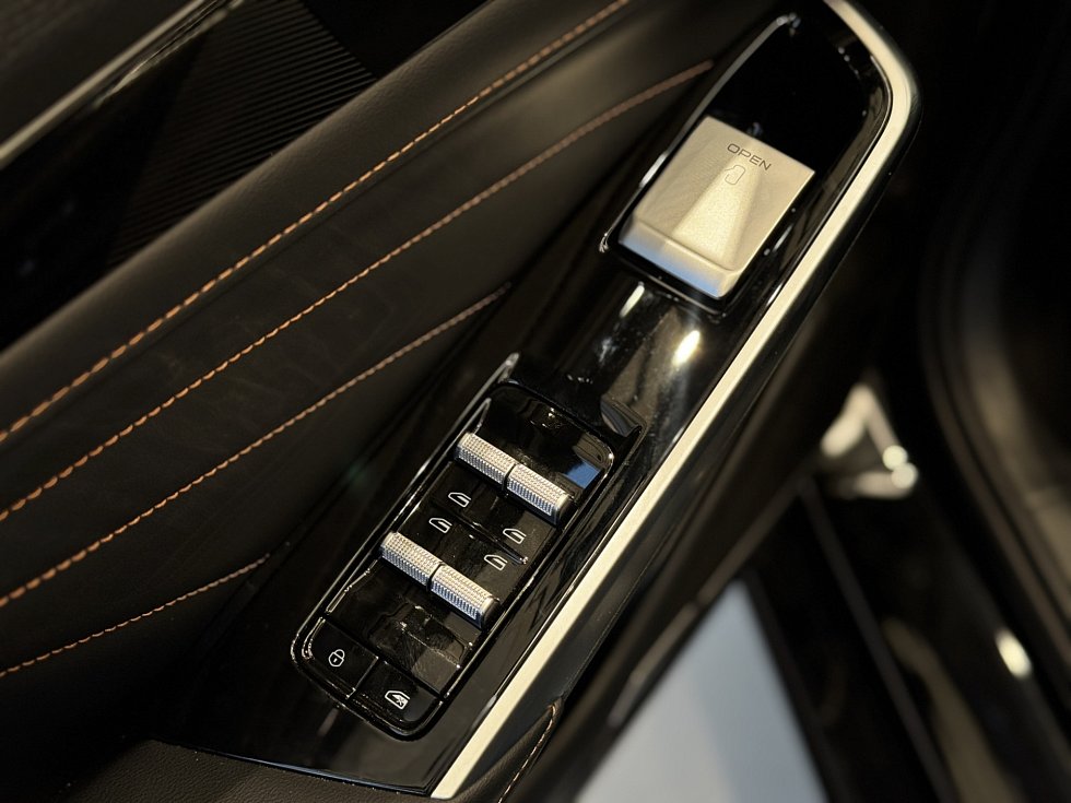 Geely Preface Флагман, черный