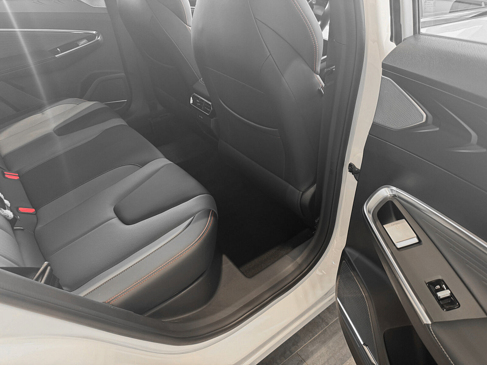 Geely Cityray Флагман, серебряный