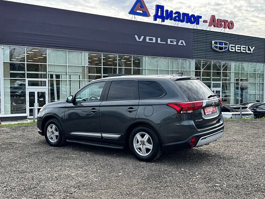 Mitsubishi Outlander Invite, 2021 года, пробег 59640 км