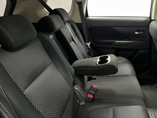 Mitsubishi Outlander Invite, 2018 года, пробег 136649 км