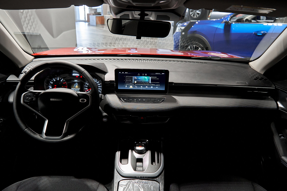 Haval Jolion Техно +, красный
