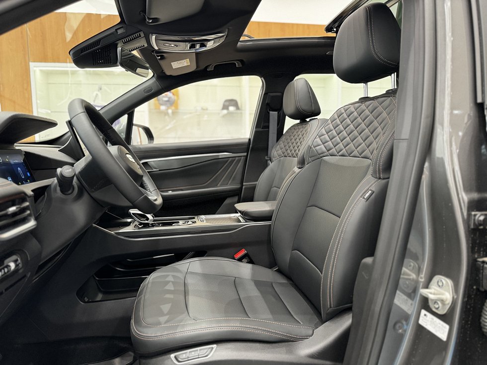 Geely Okavango Флагман, серый