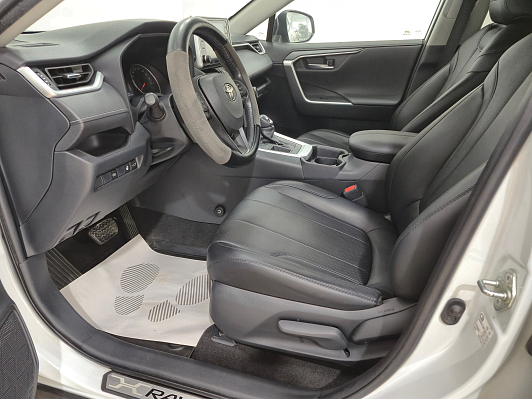 Toyota RAV4 Комфорт, 2019 года, пробег 103658 км