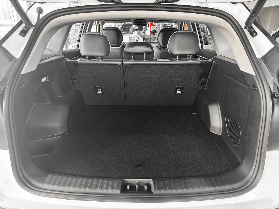 Geely Atlas Спорт, белый