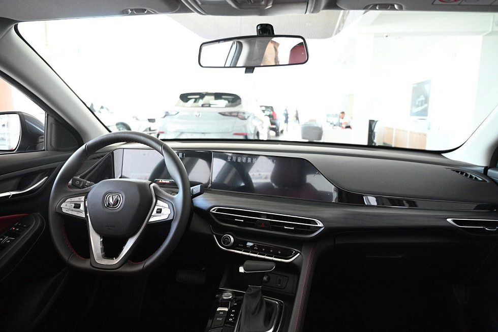 Changan Eado Plus Техно, серебряный