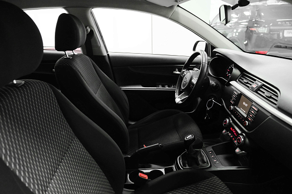 Kia Rio, 2018 года, пробег 130000 км