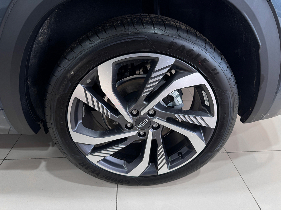 Geely Monjaro Люкс, серый