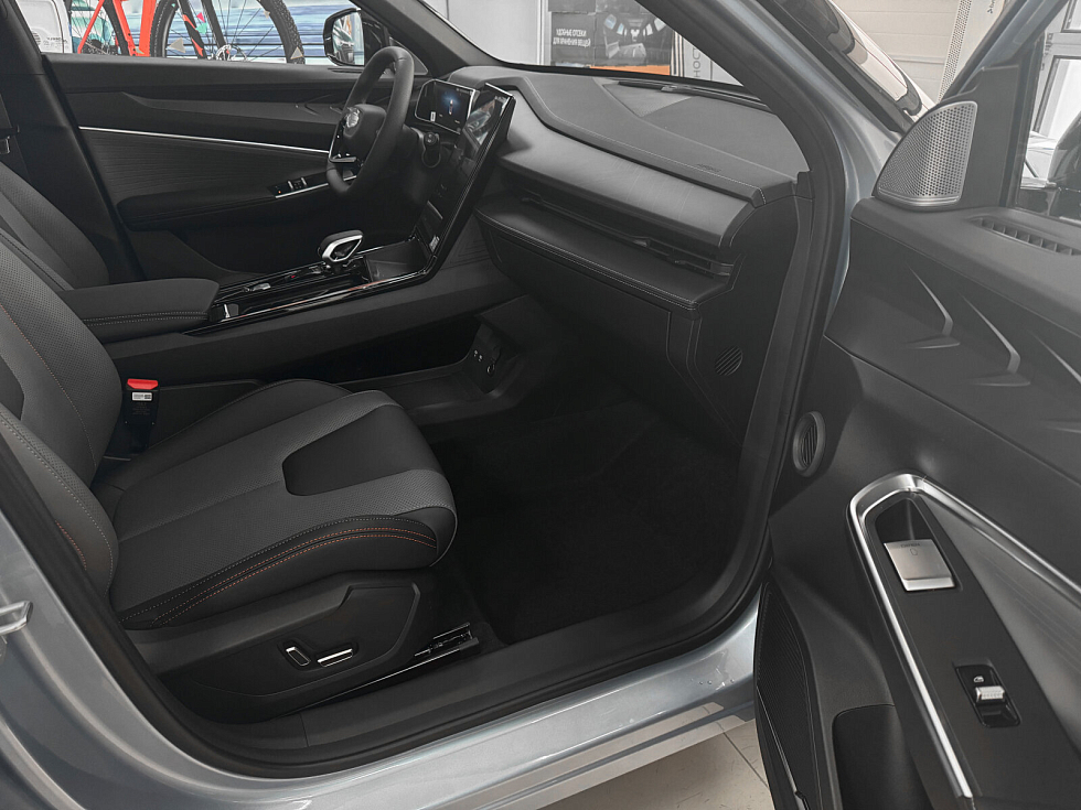 Geely Cityray Флагман, серебряный