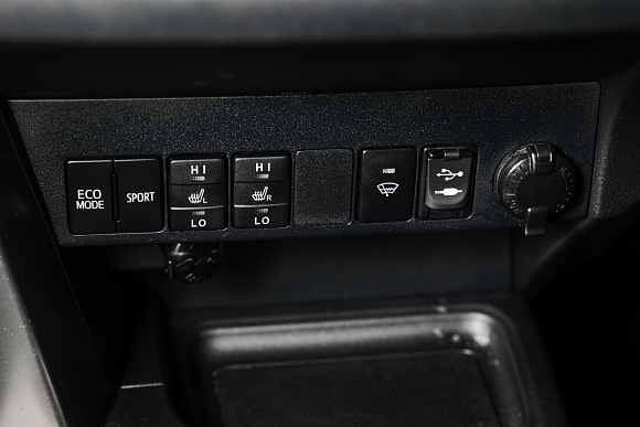 Toyota RAV4, 2015 года, пробег 122000 км