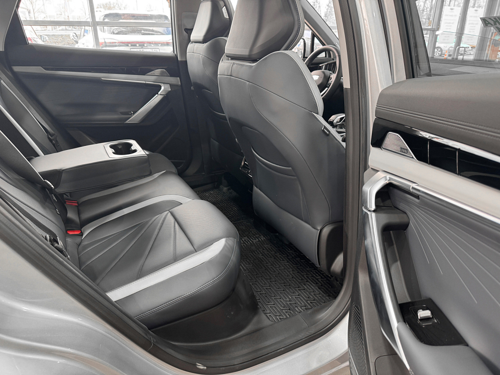 Geely Atlas Flagship, серебряный