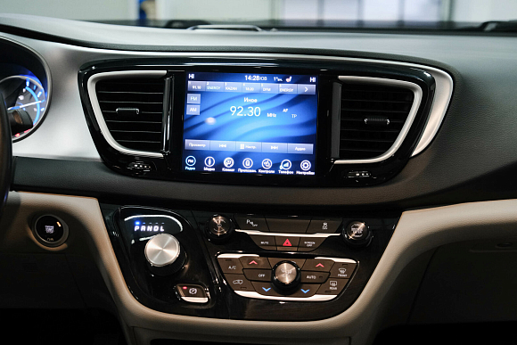 Chrysler Pacifica, 2017 года, пробег 77836 км