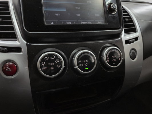 Mitsubishi Pajero Sport Intense, 2014 года, пробег 292060 км