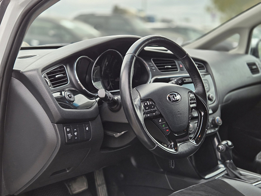 Kia Ceed Luxe, 2015 года, пробег 177299 км