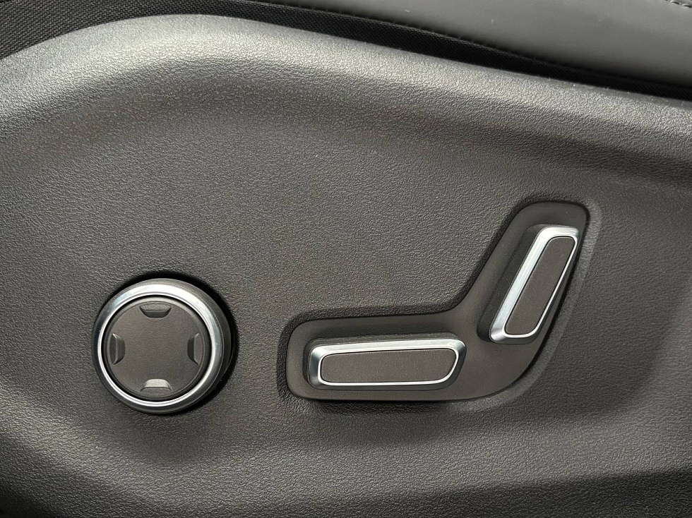 Geely Monjaro Люкс, черный