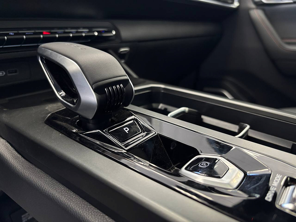 Geely Okavango Luxury, белый