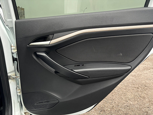 Lada (ВАЗ) Vesta Luxe Multimedia (2017-2019), 2019 года, пробег 92437 км