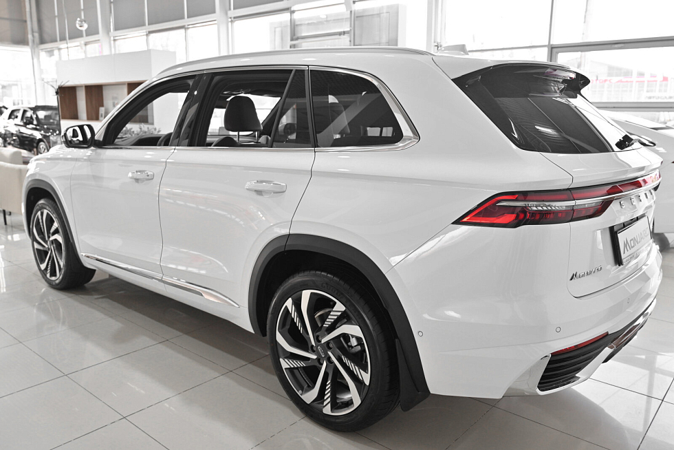 Geely Monjaro Люкс, белый