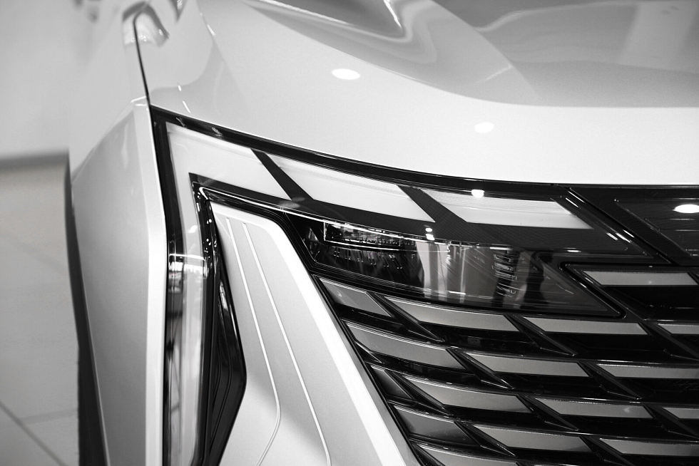 Geely Atlas , серебряный