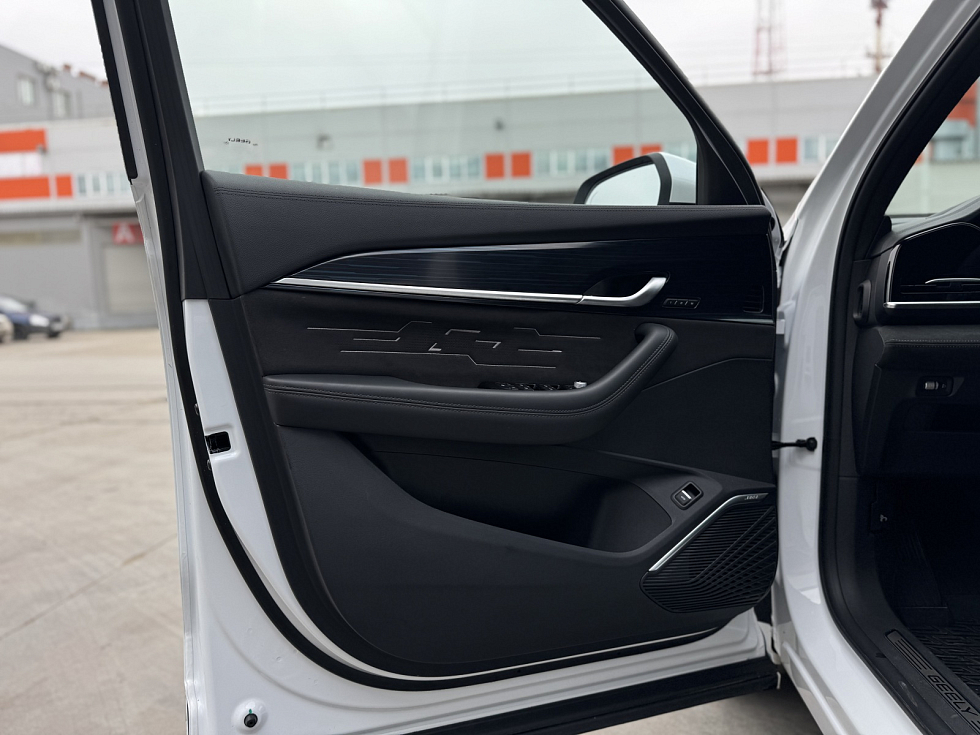 Geely Monjaro Flagship (2023-2025), белый