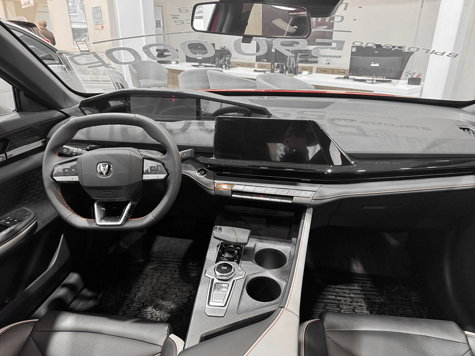 Changan UNI-V DLX, красный