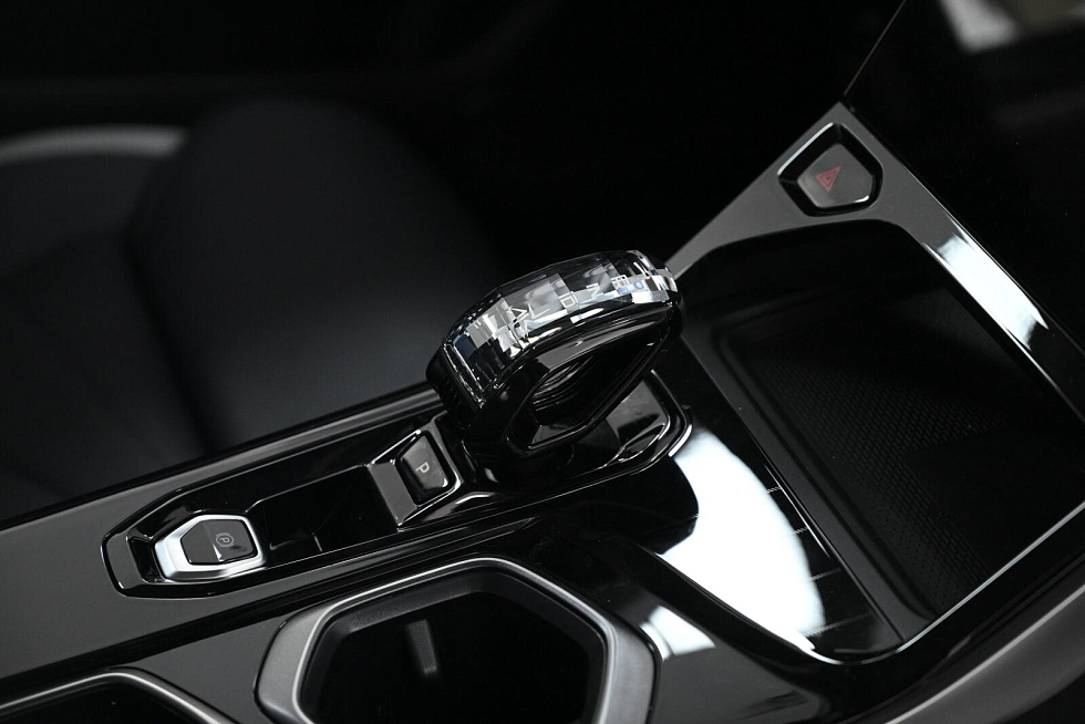 Geely Atlas Люкс, зеленый