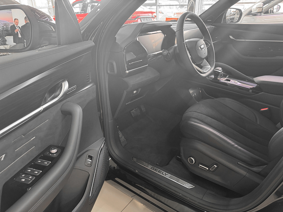 Geely Monjaro Люкс, черный