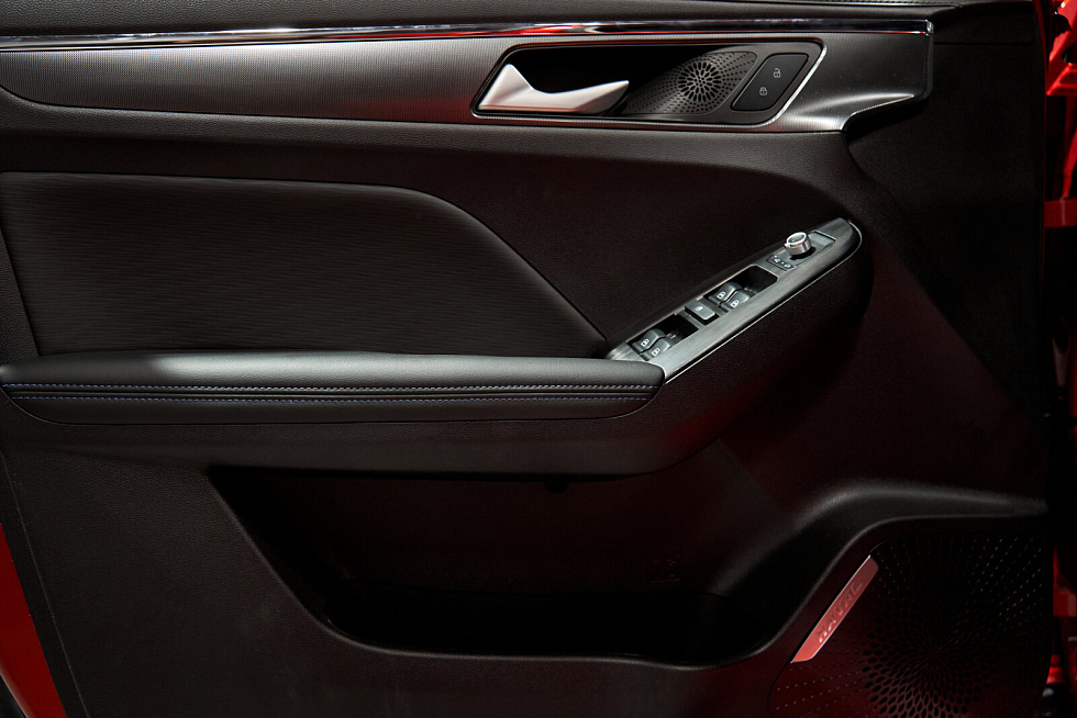 Haval Jolion Техно +, красный