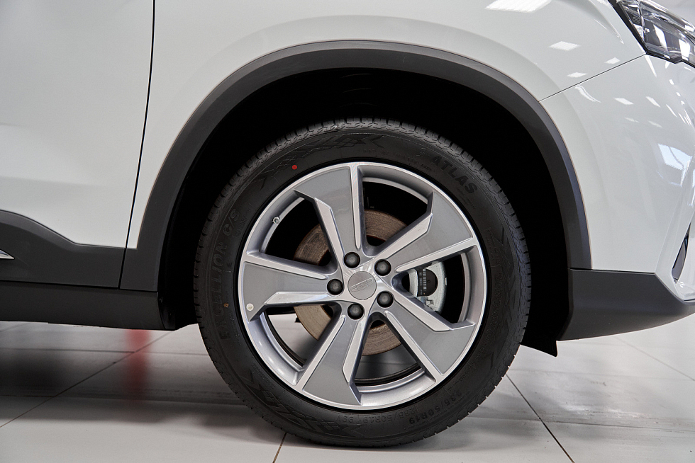 Geely Okavango Флагман, белый