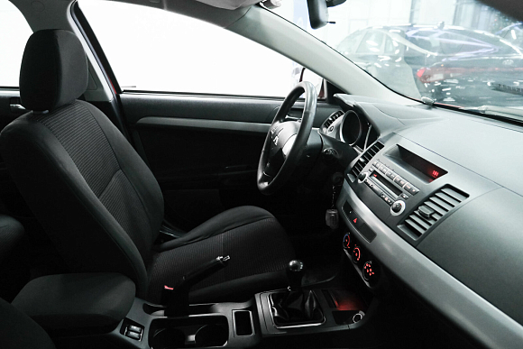 Mitsubishi Lancer, 2011 года, пробег 256000 км
