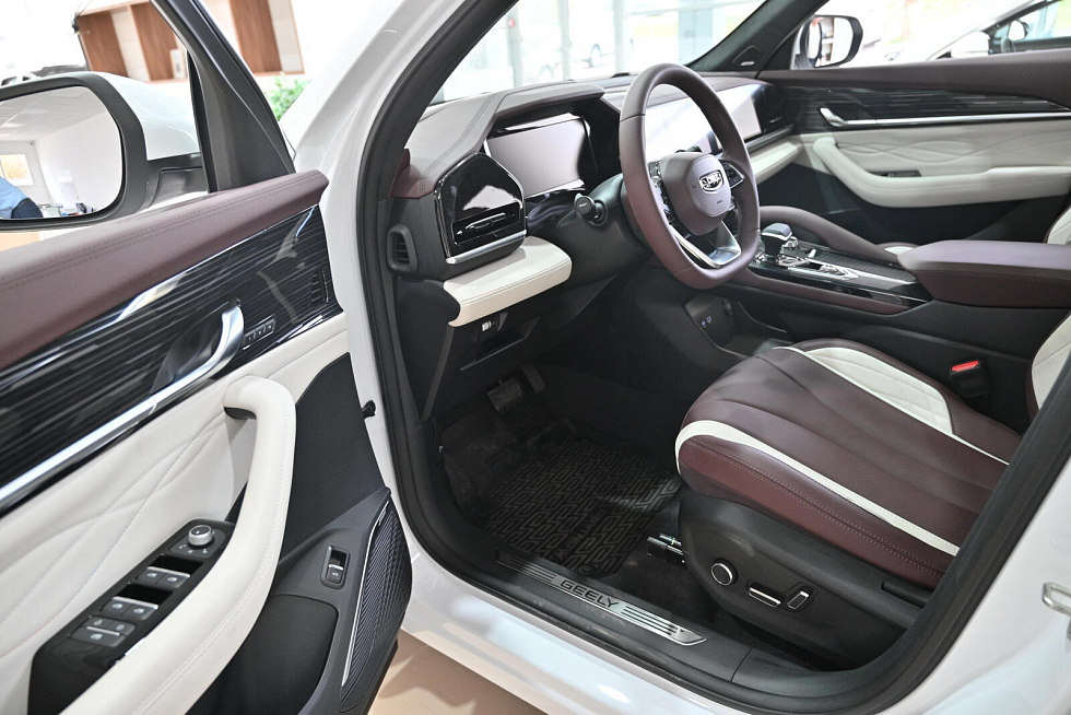 Geely Monjaro Flagship (2023-2025), белый