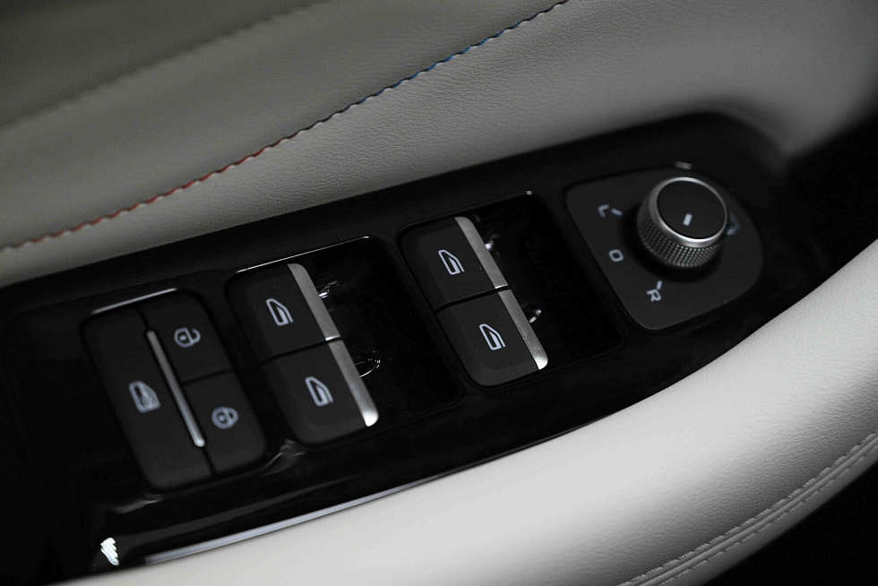 Geely Monjaro Exclusive (2023-2025), черный