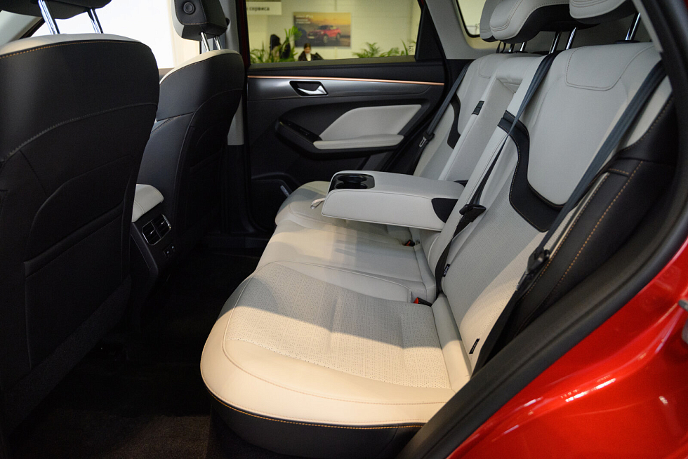 Haval Jolion Техно+, красный