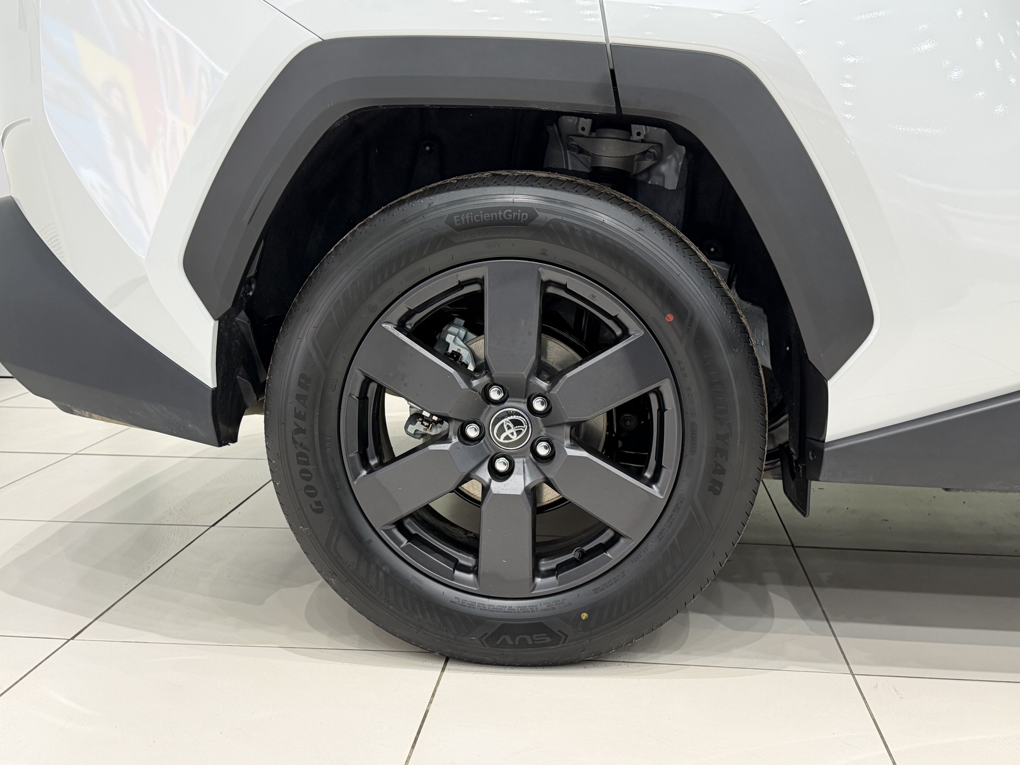 Toyota RAV4 Luxury, белый