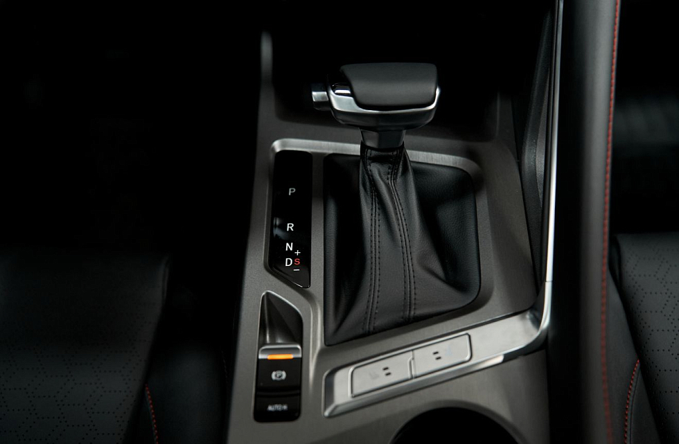 Omoda C7 Актив, серебряный