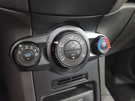 Ford Fiesta Trend, 2015 года, пробег 190030 км