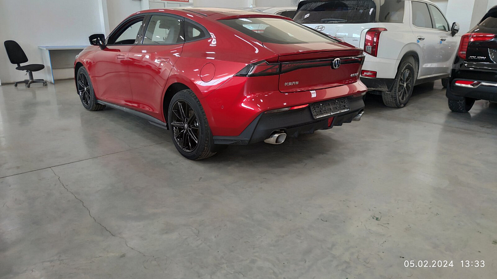 Changan UNI-V Техно, красный