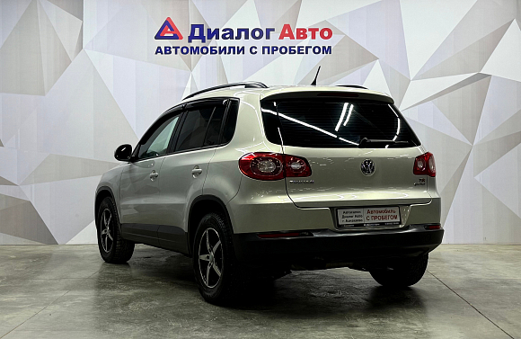 Volkswagen Tiguan, 2011 года, пробег 214285 км