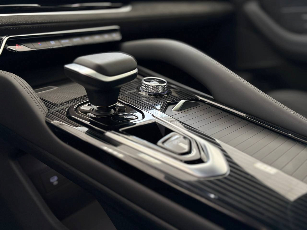 Geely Monjaro Люкс, черный