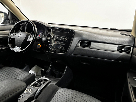 Mitsubishi Outlander Invite, 2015 года, пробег 182216 км
