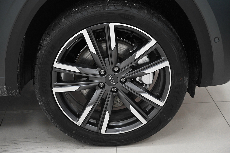 Geely Monjaro Люкс (2023-2025), серый