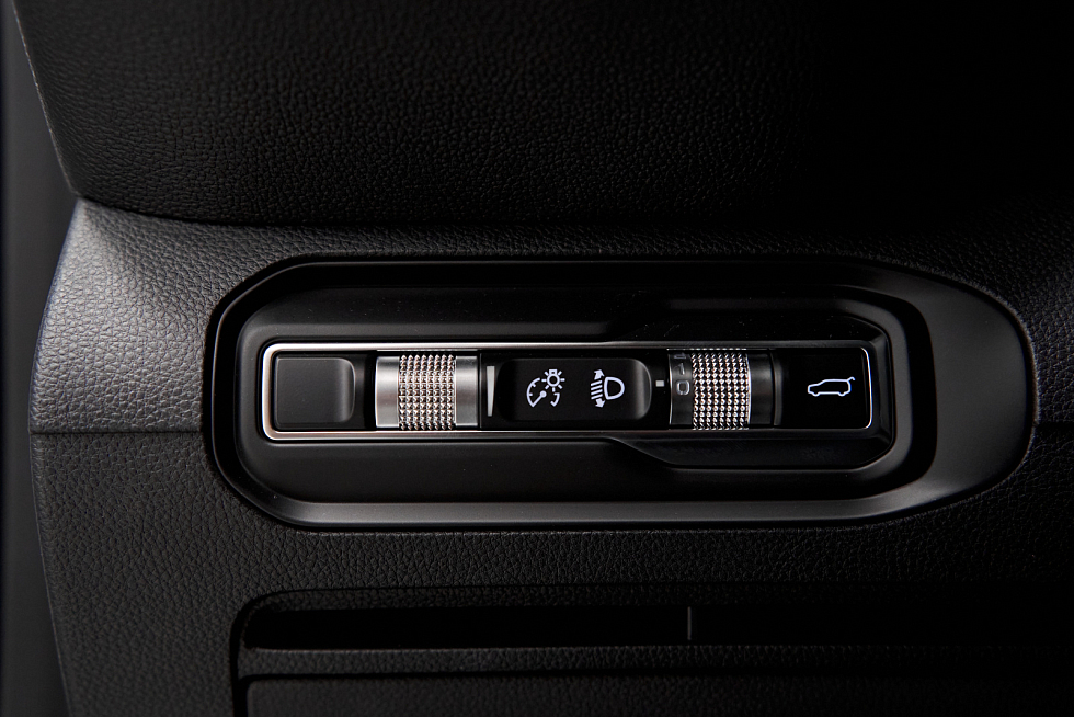 Geely Okavango Флагман, белый