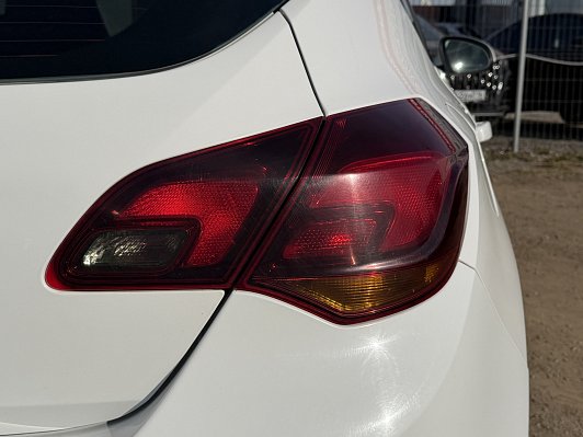 Opel Astra Cosmo, 2011 года, пробег 196000 км