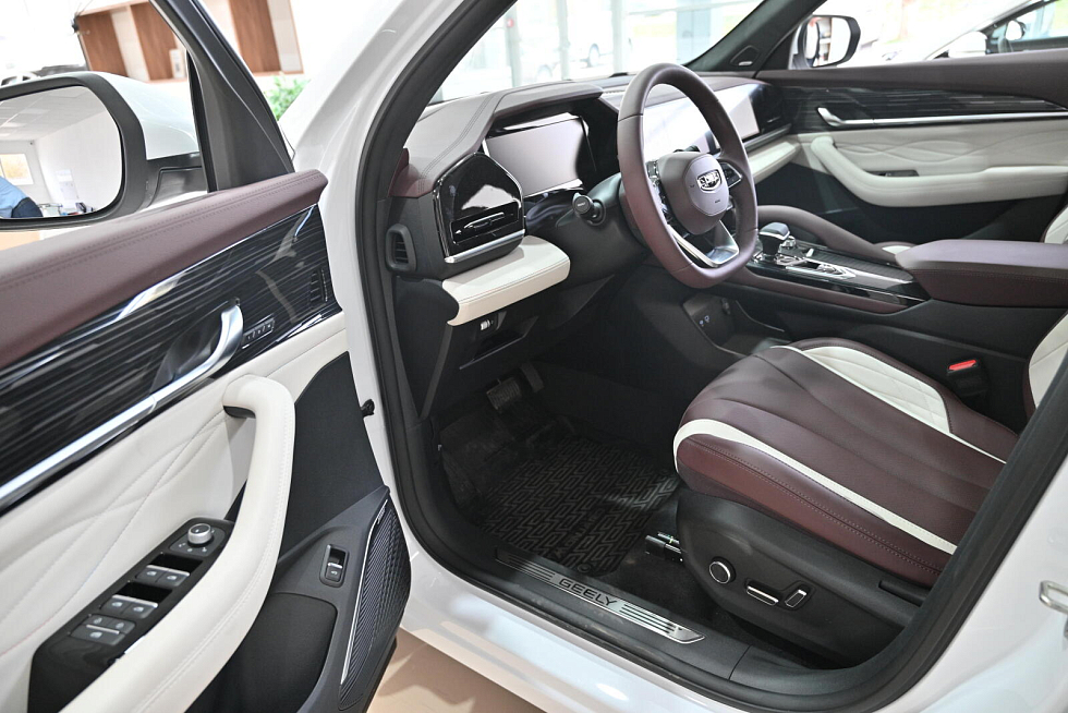 Geely Monjaro Люкс, белый