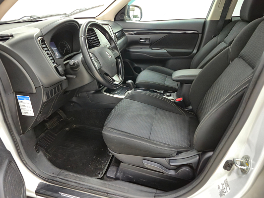 Mitsubishi Outlander Intense+, 2019 года, пробег 99376 км