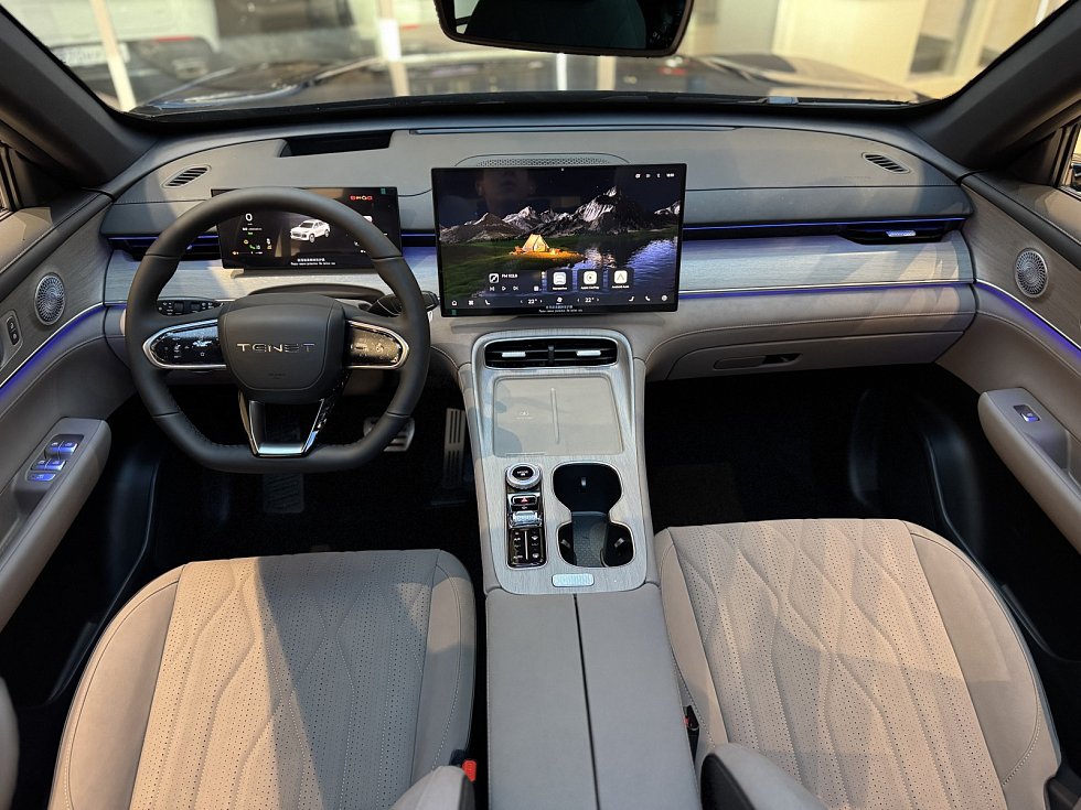 TENET T8 Ультра 4WD, зеленый