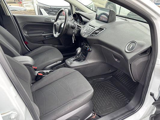 Ford Fiesta White and Black, 2018 года, пробег 125000 км