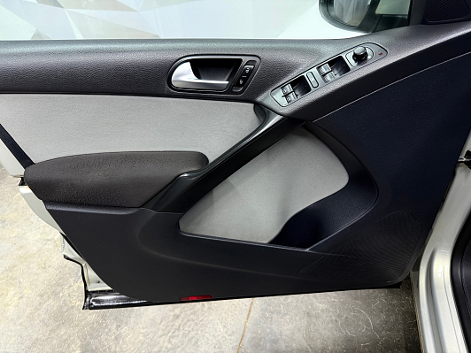 Volkswagen Tiguan, 2011 года, пробег 214285 км