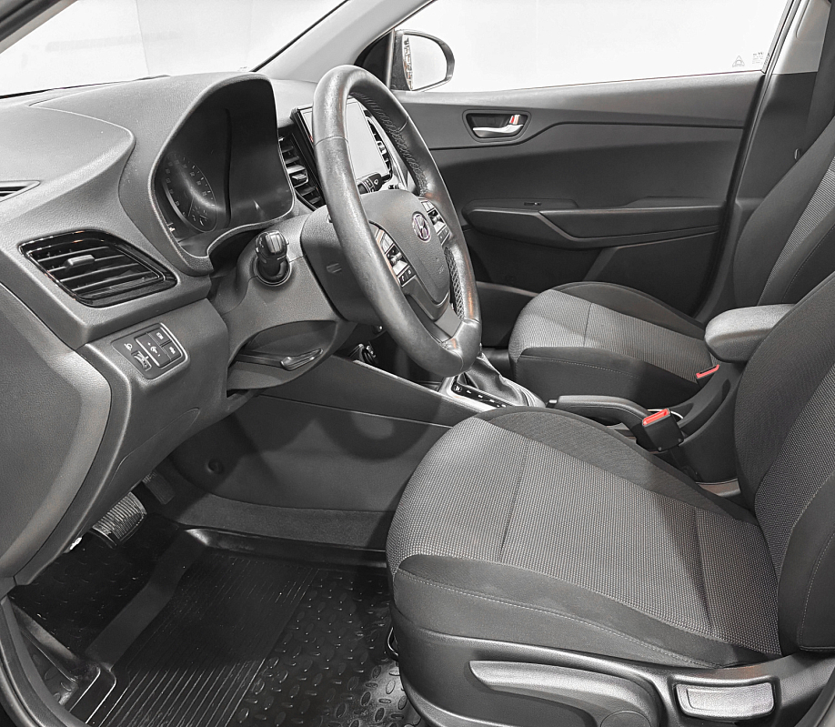 Hyundai Solaris Elegance, красный