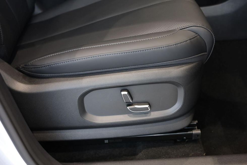 Omoda C7 Supreme, серебряный